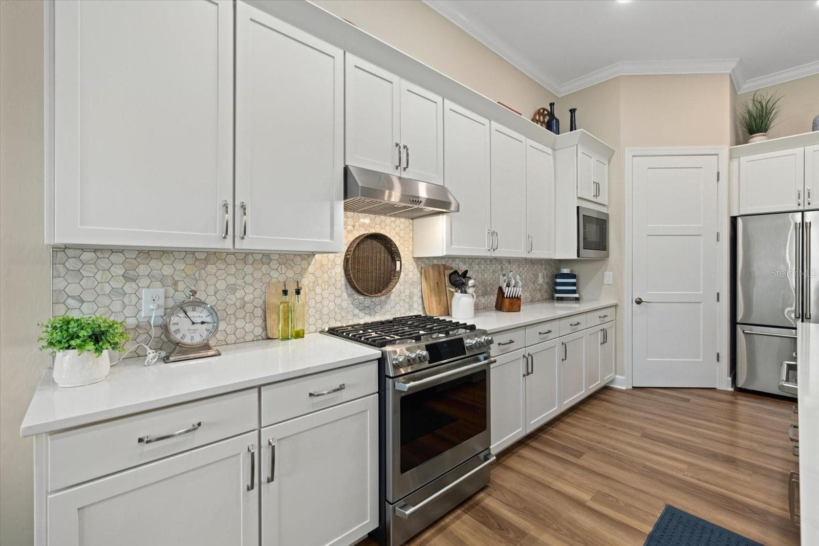 Single Family Residence at 7973 GRANDE SHORES DR, SARASOTA, photo 15 of 46