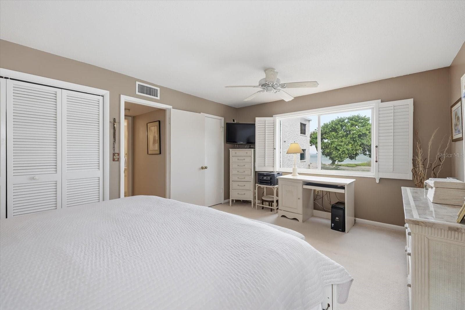 Natural light and Gulf view! - 1555 TARPON CENTER DR #116, VENICE