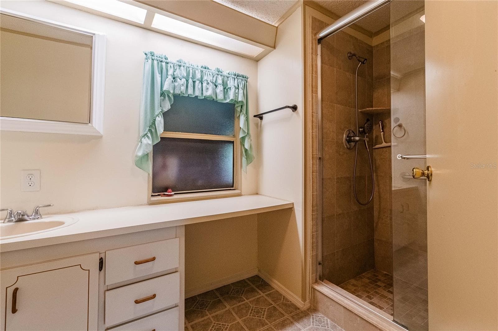 Manufactured Home at 1725 QUAIL HILL DR, LAKELAND, photo 19 of 26