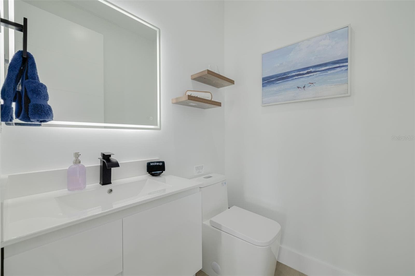 Half bathroom on the main floor just off the kitchen. - 7609 DEEDRA CIR, PORT RICHEY