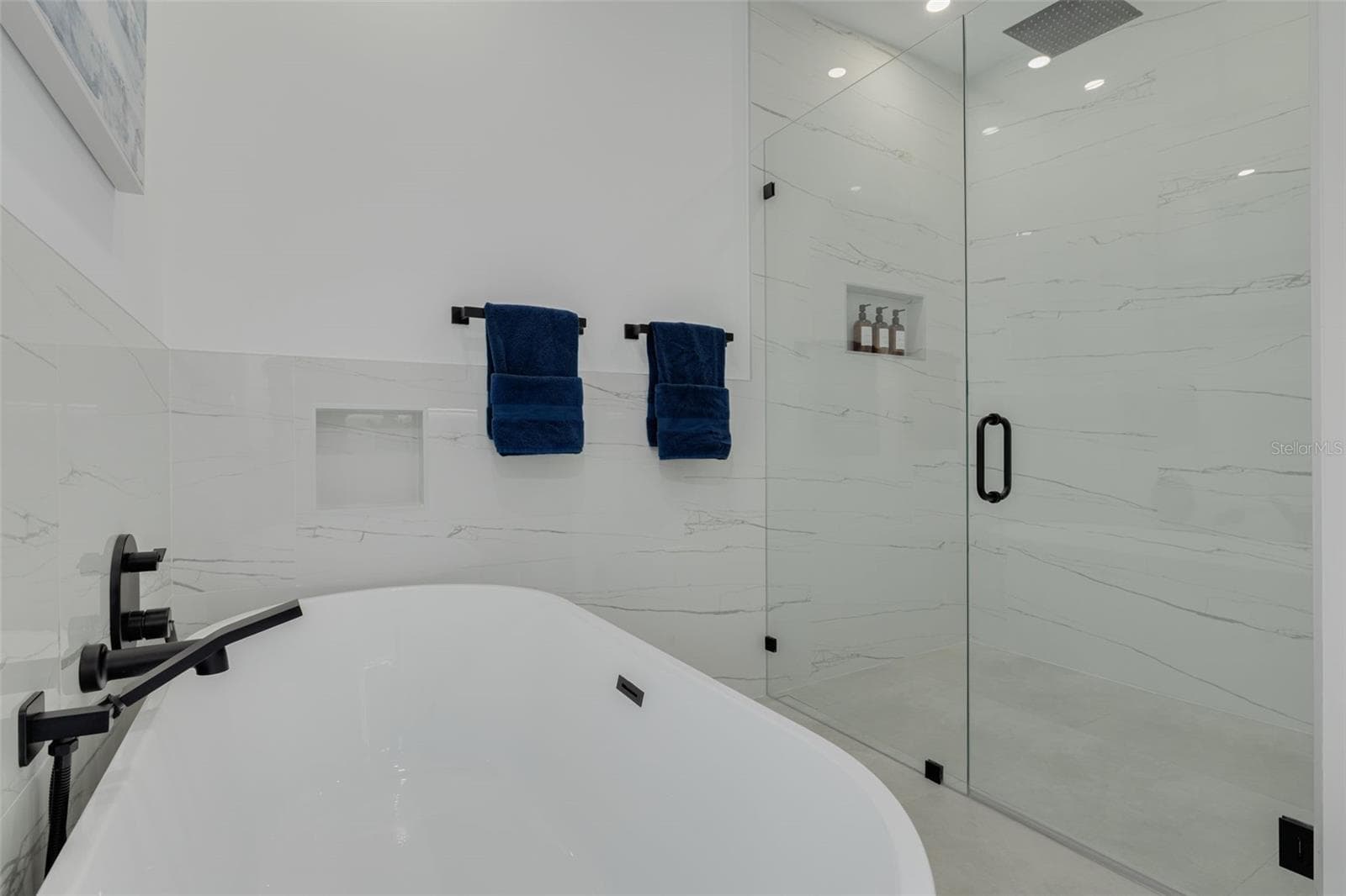 Separate soaker tub and shower. - 7609 DEEDRA CIR, PORT RICHEY