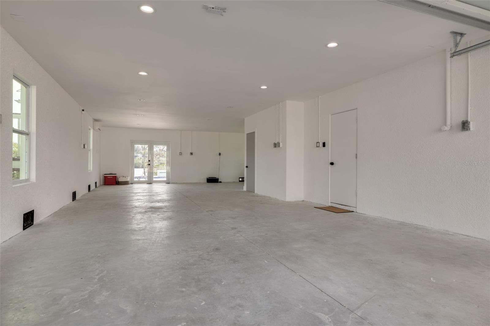 Tandem garage could fit 4 cars - 7609 DEEDRA CIR, PORT RICHEY