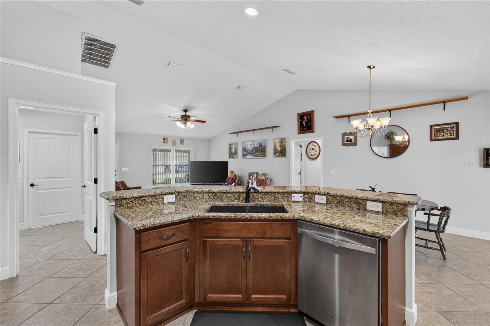 Single Family Residence at 8340 SE 159TH LN, SUMMERFIELD, photo 24 of 49