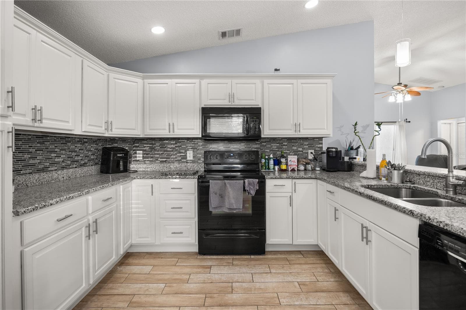 Single Family Residence at 2930 WOOLRIDGE DR, ORLANDO, photo 3 of 24