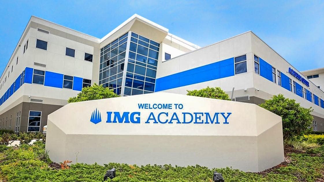 IMG Academy is 10 minutes away - 2304 50TH ST W, BRADENTON