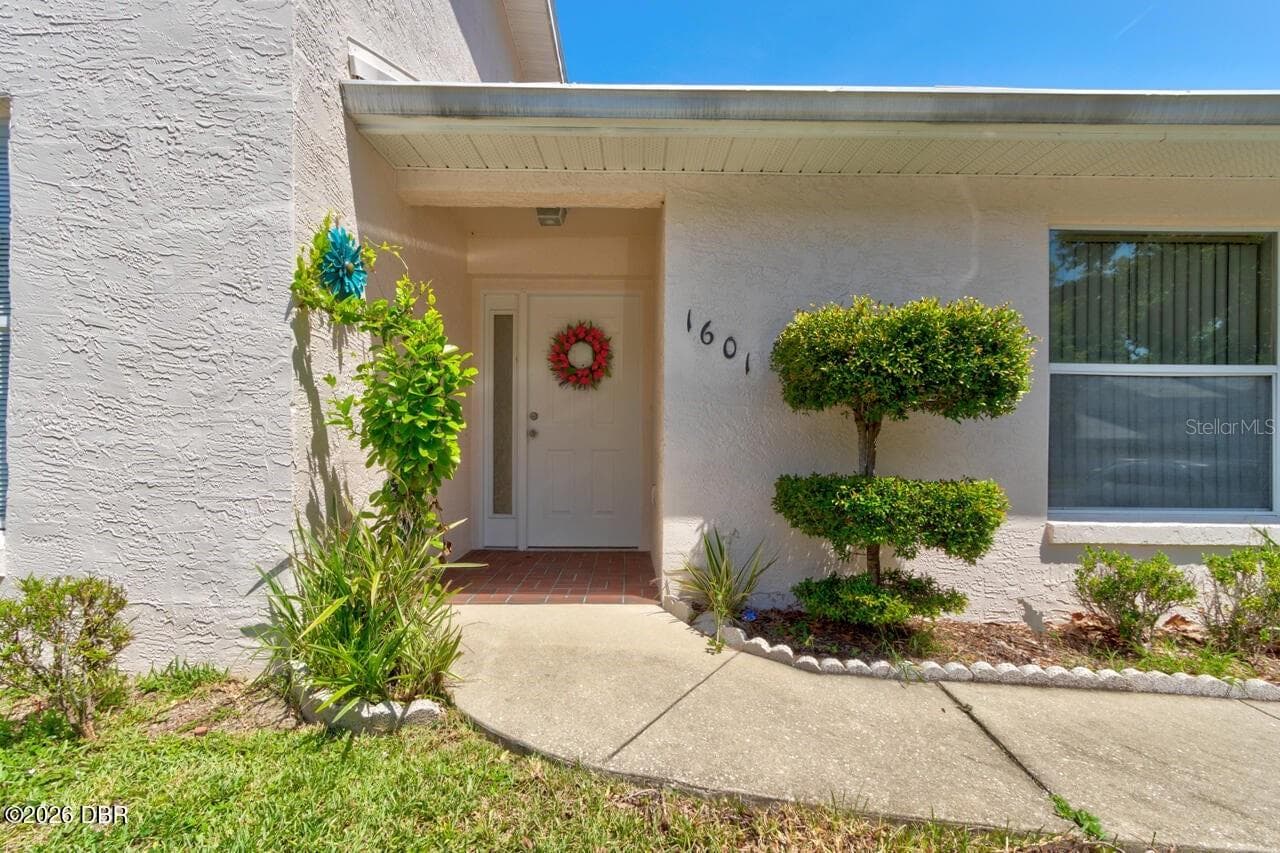 Townhouse at 1601 DEER SPRINGS RD, PORT ORANGE, photo 2 of 35