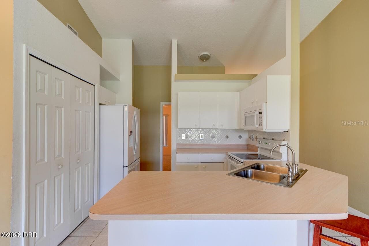 Townhouse at 1601 DEER SPRINGS RD, PORT ORANGE, photo 5 of 35