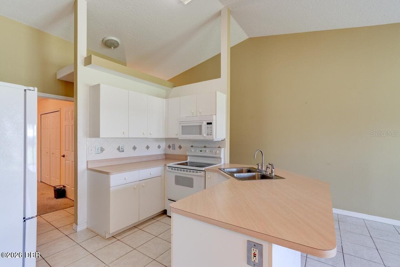 Townhouse at 1601 DEER SPRINGS RD, PORT ORANGE, photo 6 of 35