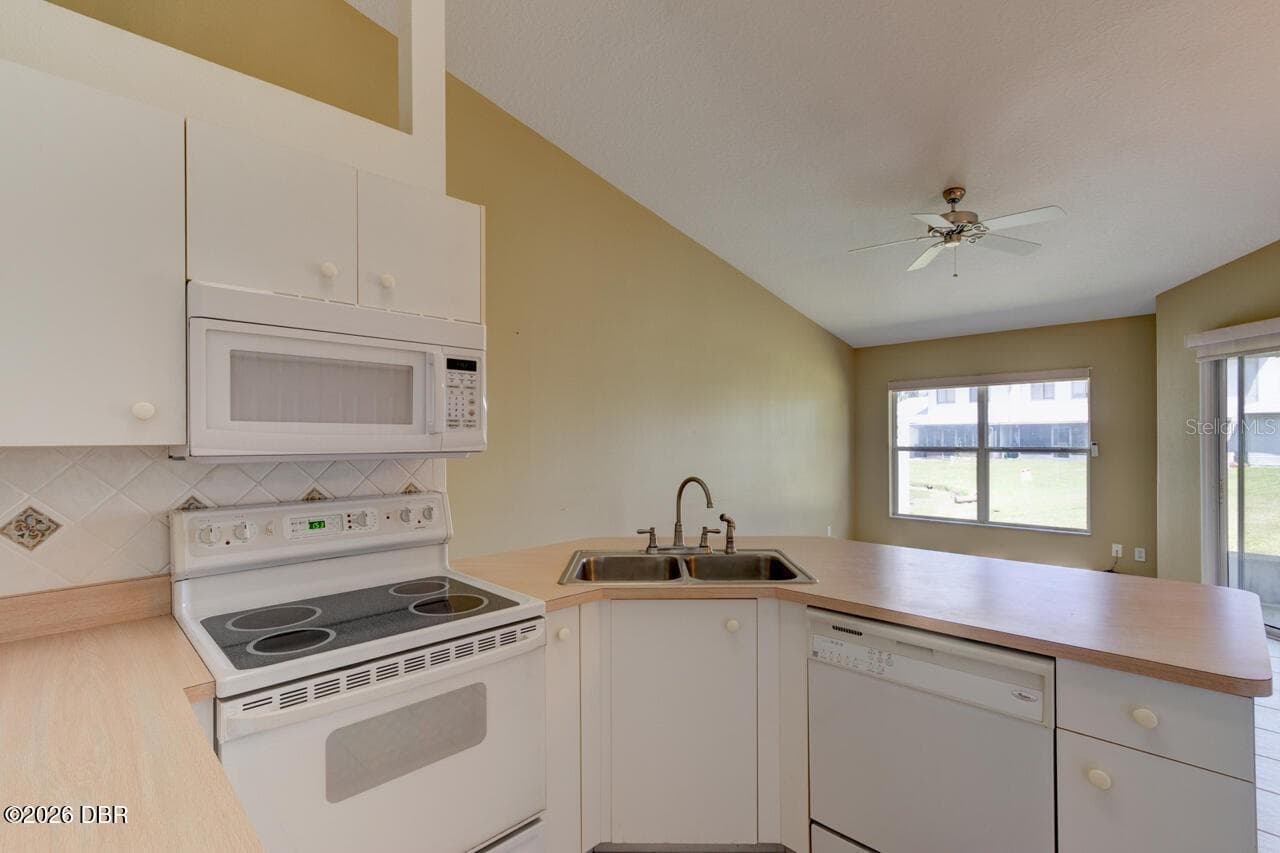 Townhouse at 1601 DEER SPRINGS RD, PORT ORANGE, photo 7 of 35