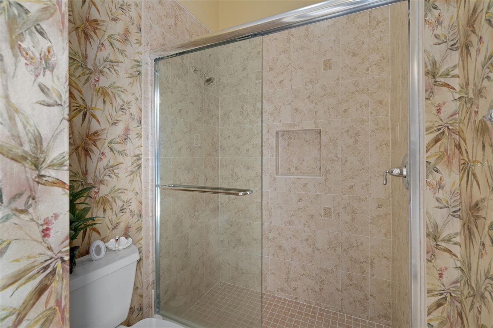 Pool Bath - 409 SILAS CT, SPRING HILL
