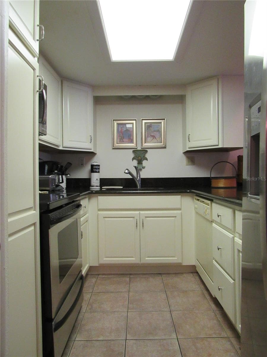 Condominium at 901 GULF DR S #2, BRADENTON BEACH, photo 16 of 32