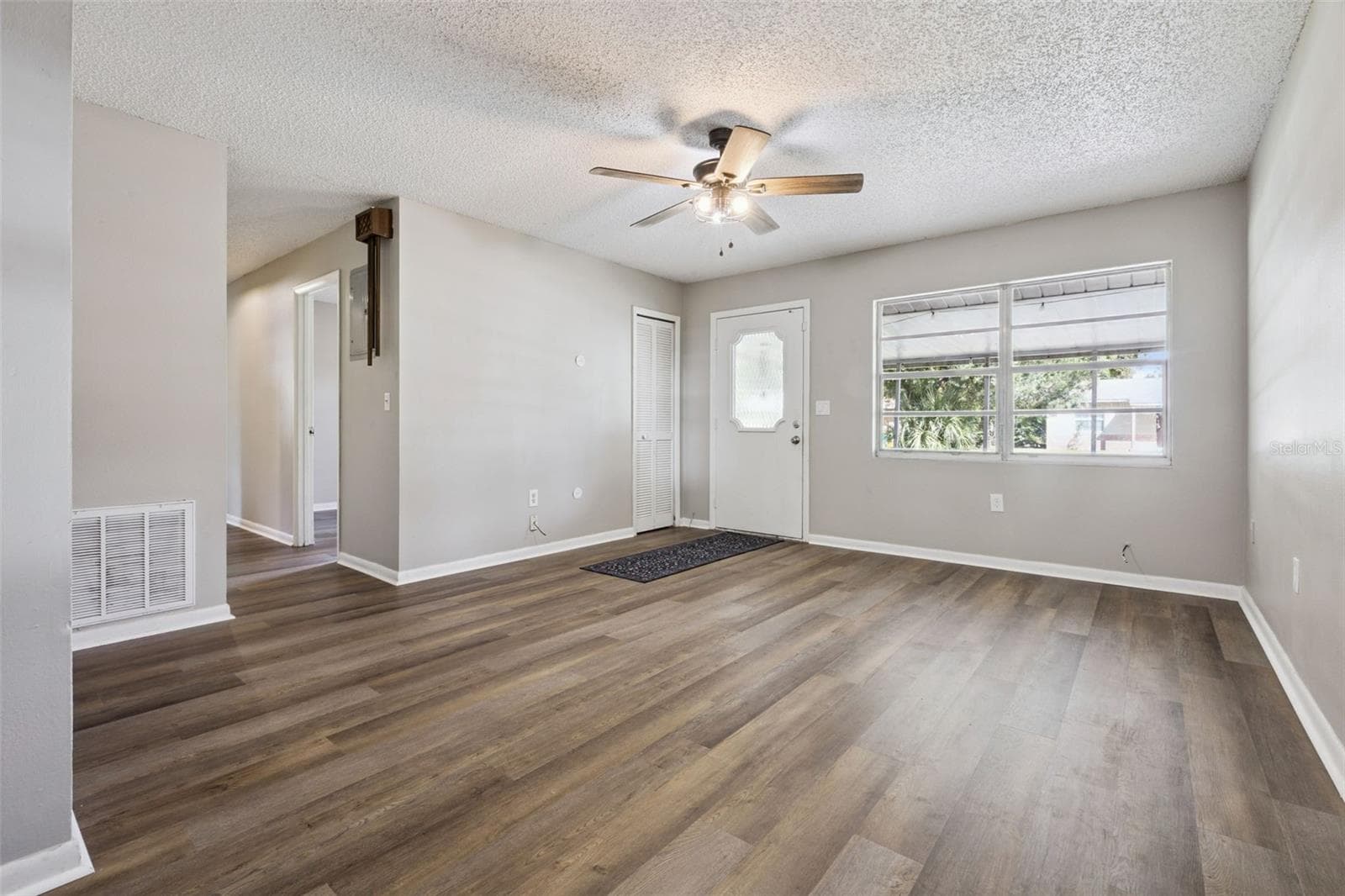 Living Room - 13.2 X 14.9 - 416 WINNERS CIR, LADY LAKE