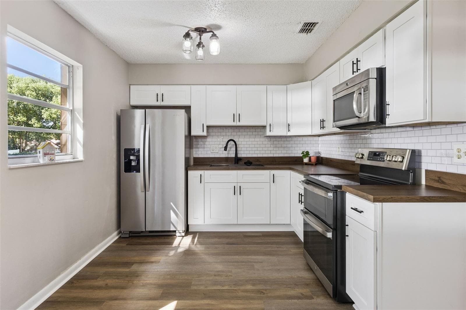 Kitchen - 416 WINNERS CIR, LADY LAKE