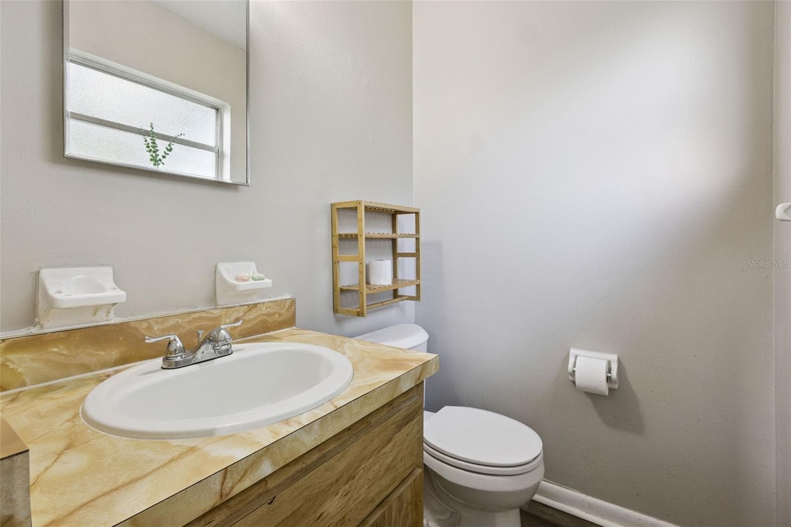 Primary Suite has 1/2 Bath. - 416 WINNERS CIR, LADY LAKE