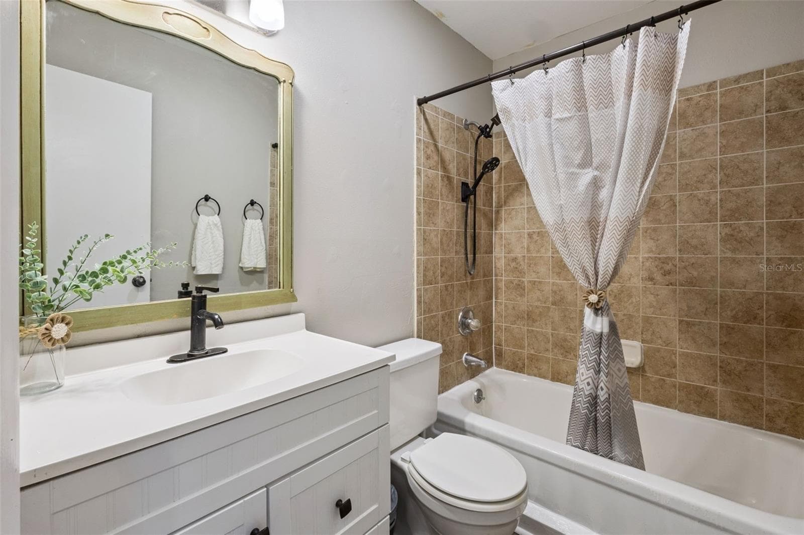Full Bathroom with newer vanity. - 416 WINNERS CIR, LADY LAKE