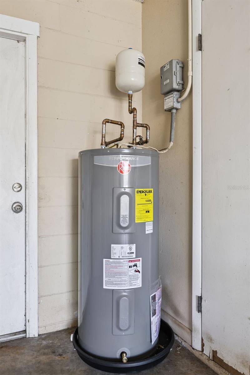 New Water Heater. - 416 WINNERS CIR, LADY LAKE