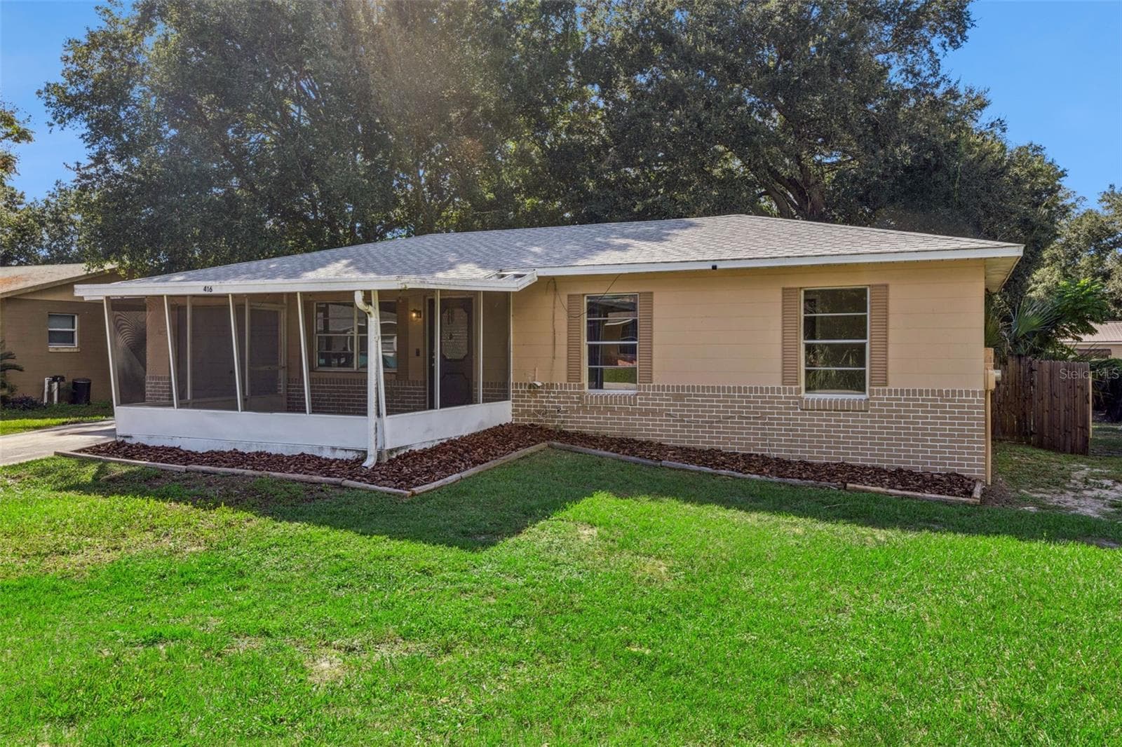 Welcome Home! - 416 WINNERS CIR, LADY LAKE