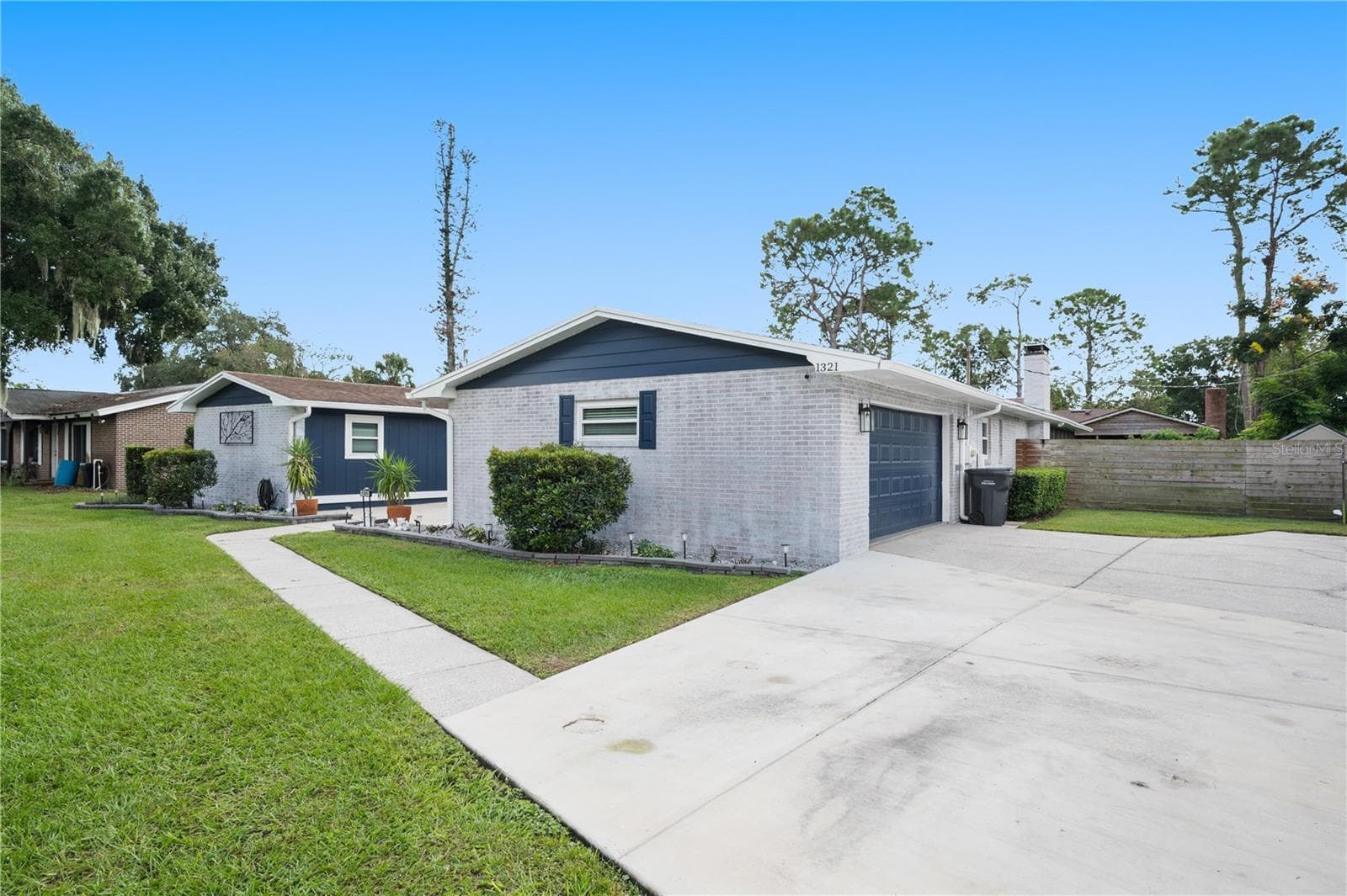 Single Family Residence at 1321 LAKE MIRIAM DR, LAKELAND, photo 3 of 44