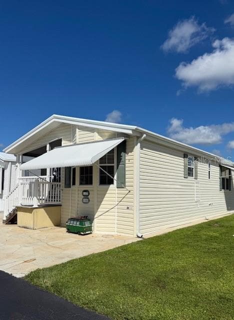 Manufactured Home at 11082 SUNBURST LN, FORT MYERS, photo 3 of 29