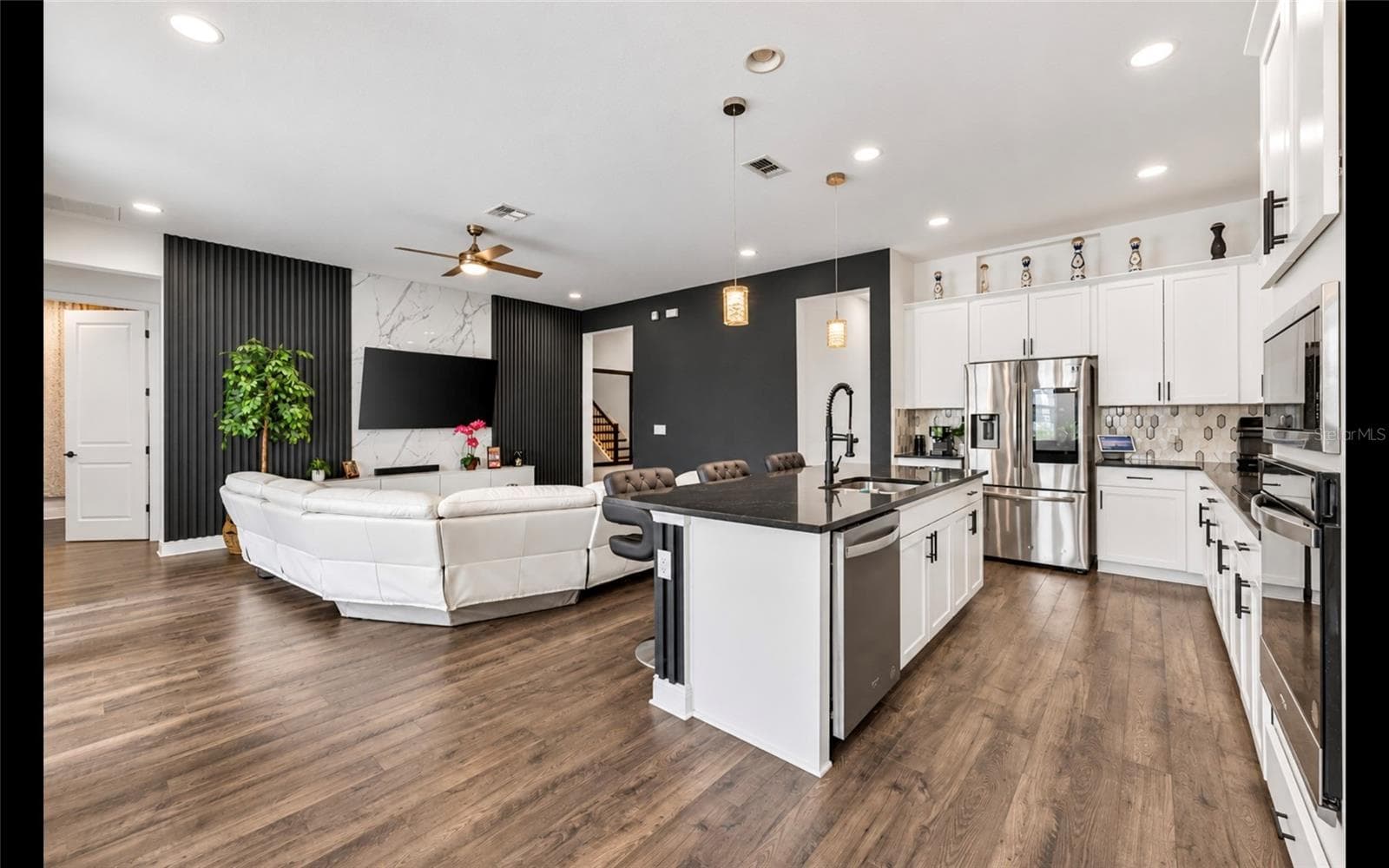 Single Family Residence at 19076 PLANETREE ST, ORLANDO, photo 8 of 36