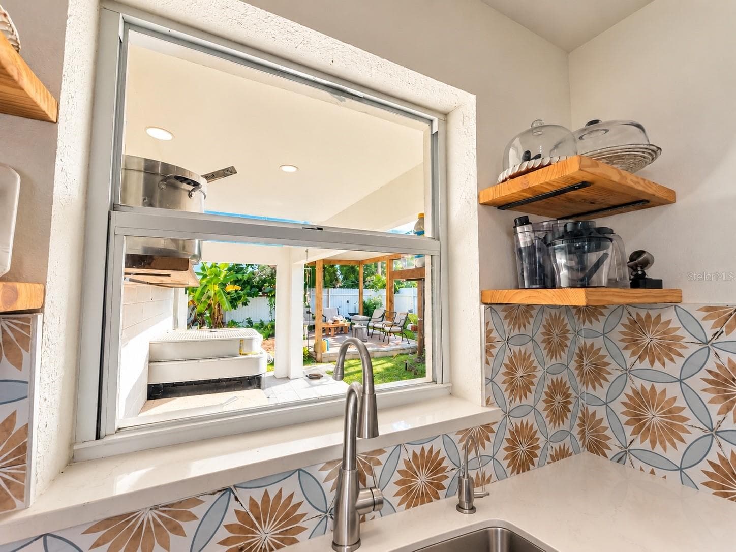 Window Kitchen - 21077 MIDWAY BLVD, PORT CHARLOTTE