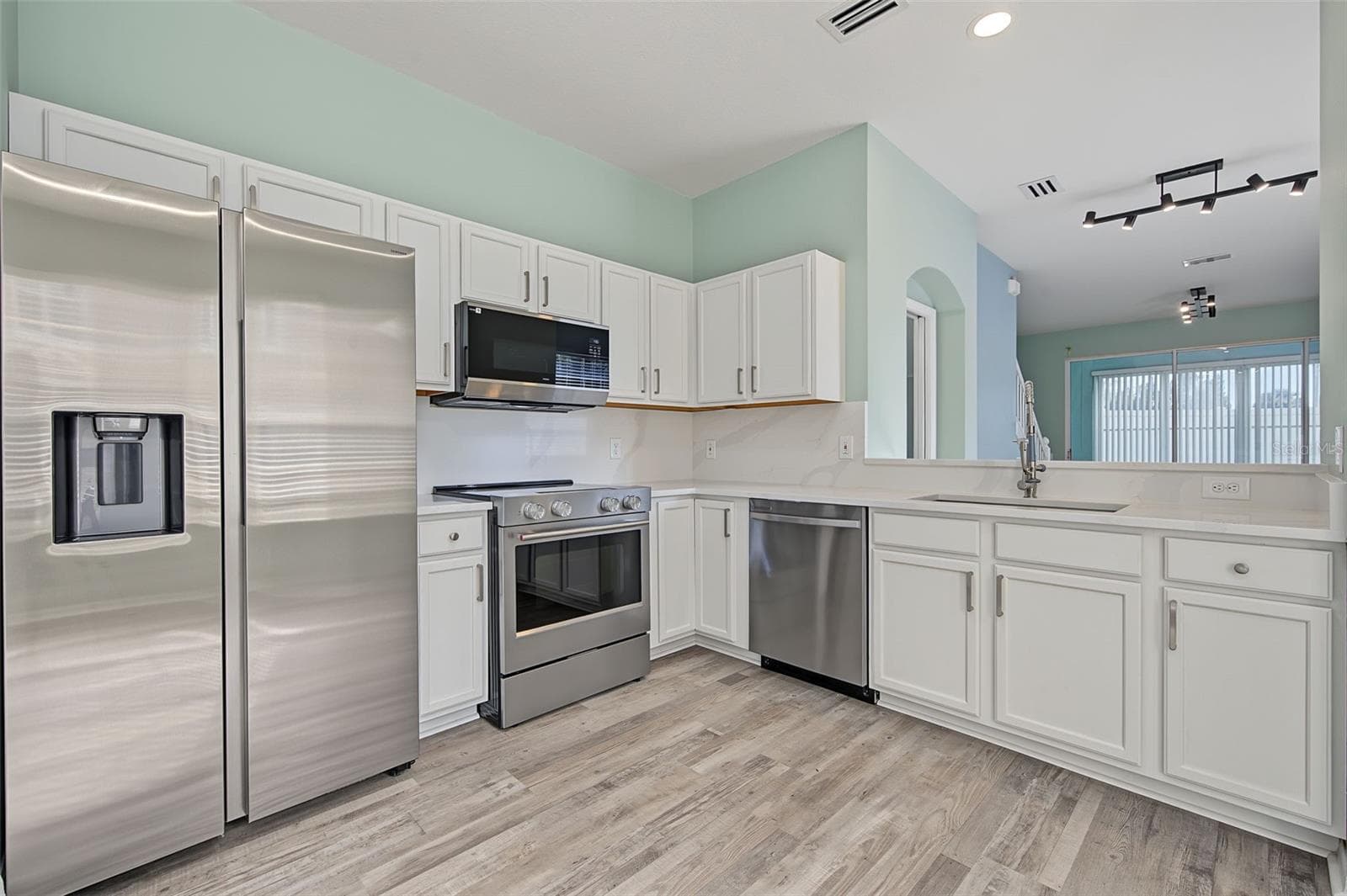 Kitchen - 2555 NEWBERN DR, CLEARWATER