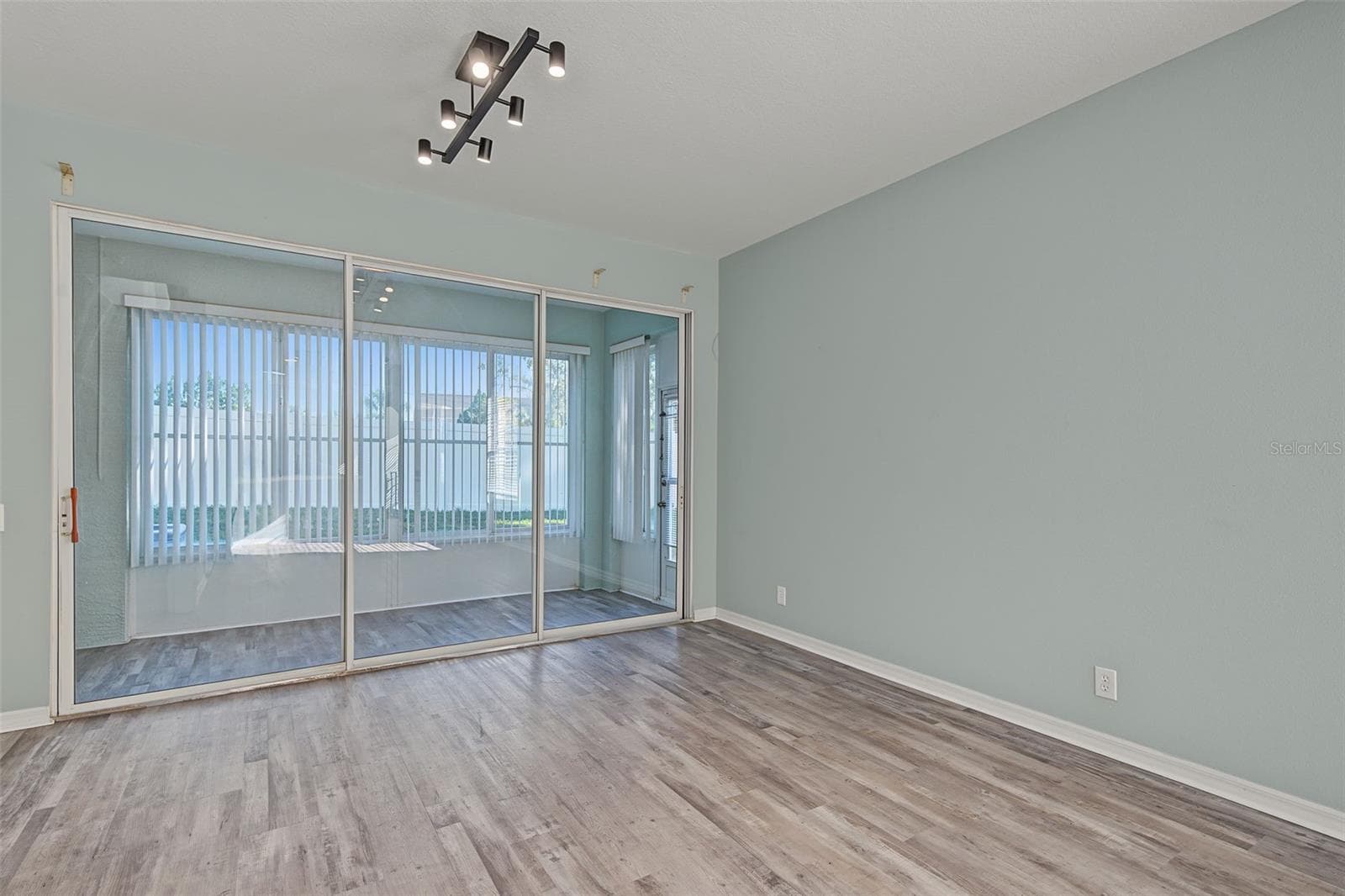 Living Room - 2555 NEWBERN DR, CLEARWATER