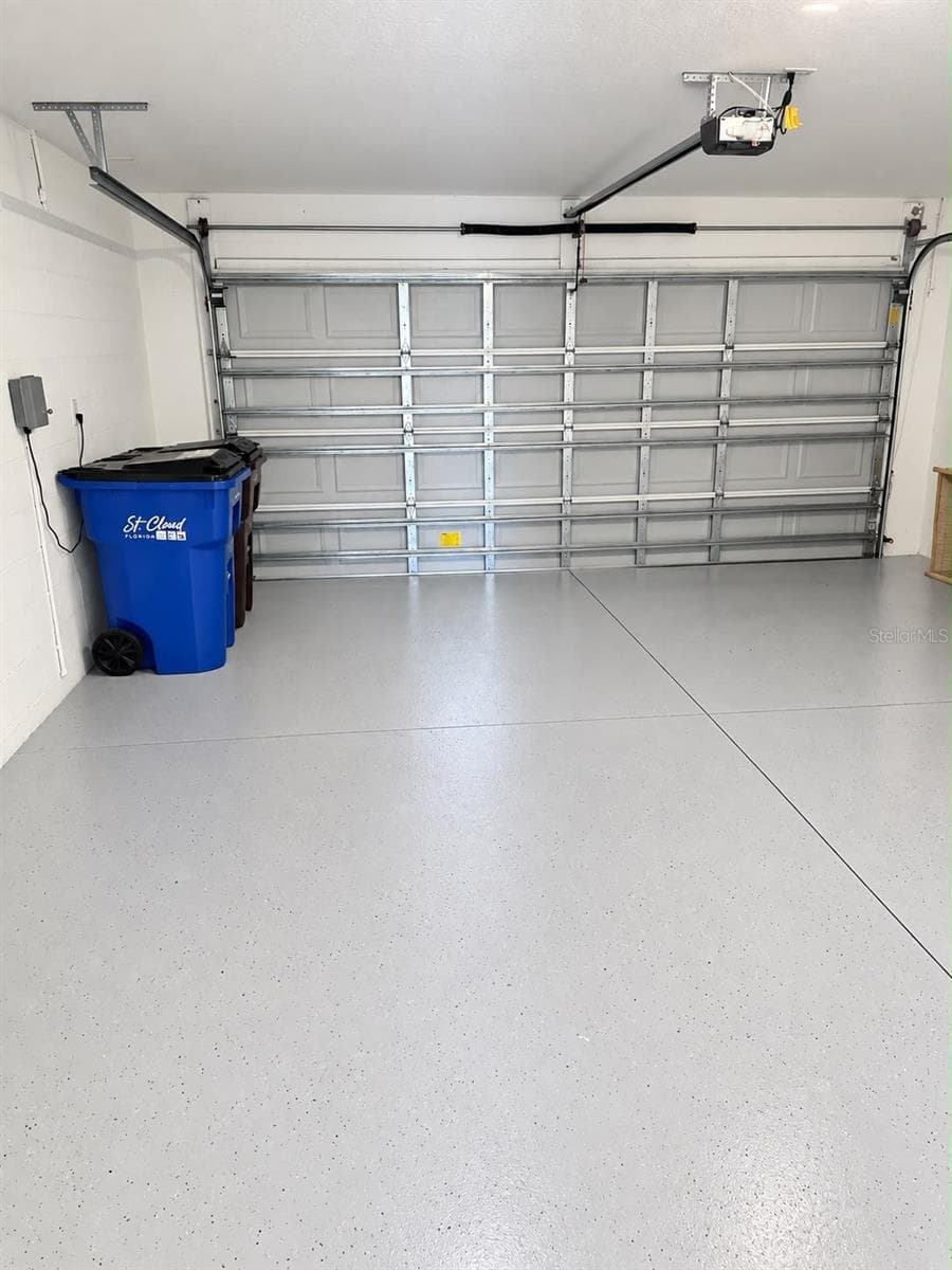 Two Car Garage - 285 PINEYWOODS ST, ST CLOUD