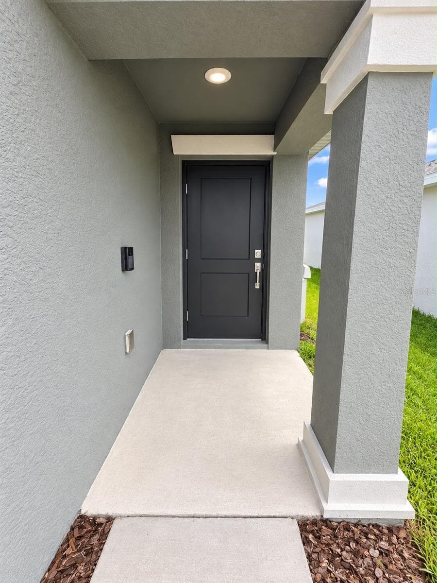 Covered Front Entry - 285 PINEYWOODS ST, ST CLOUD