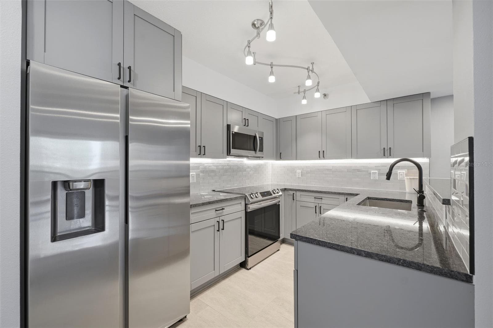 Condominium at 2333 FEATHER SOUND DR #A401, CLEARWATER, photo 4 of 70