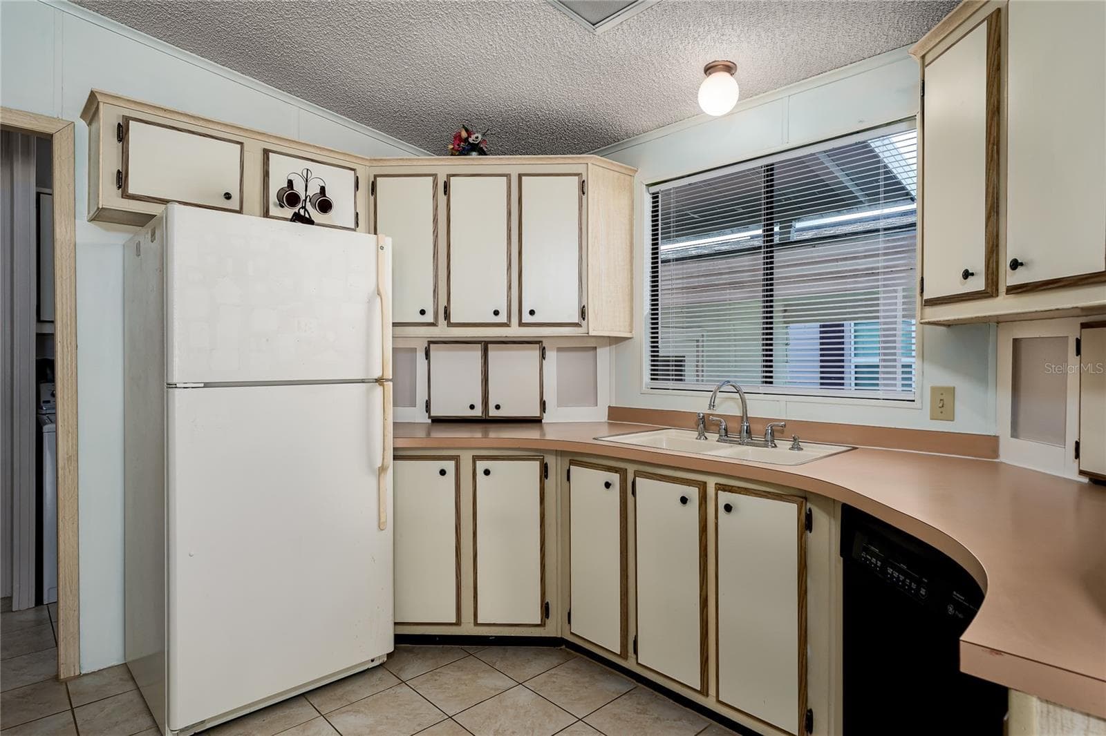 Manufactured Home at 178 OSPREY CIR, ELLENTON, photo 5 of 46