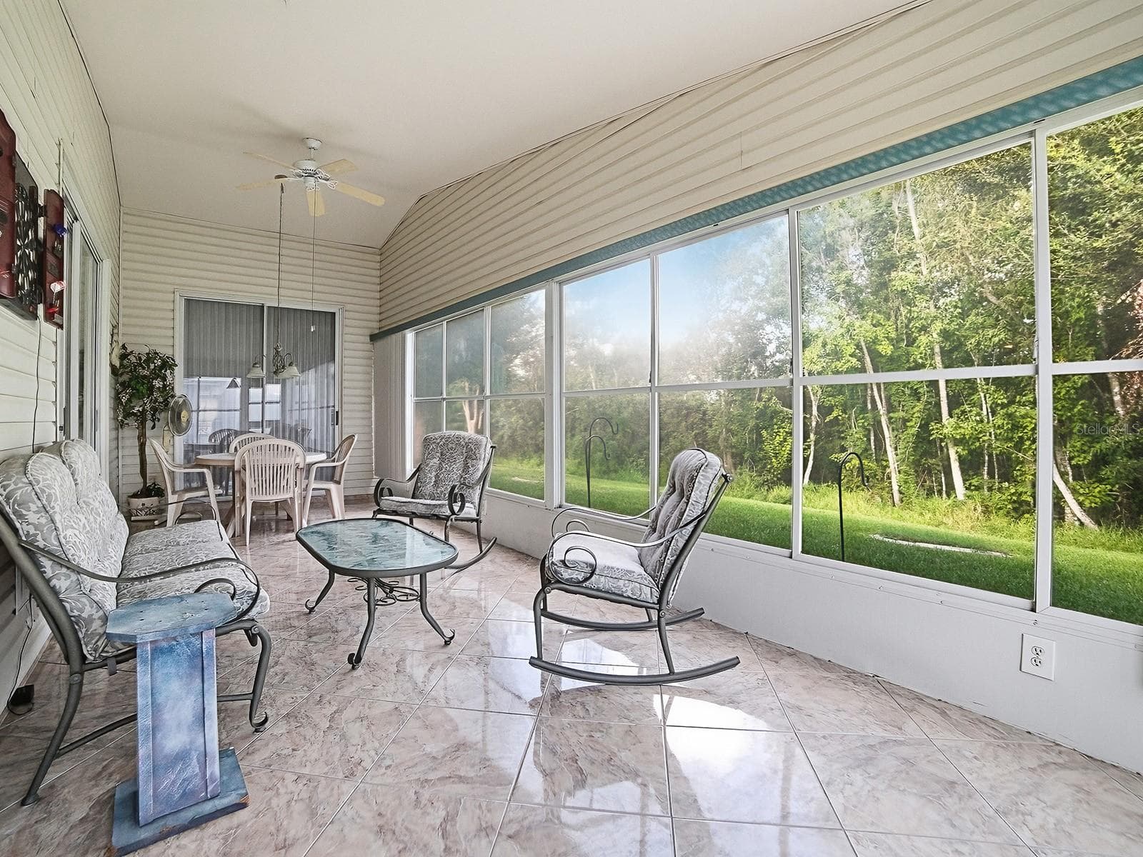 YOUR ENCLOSED LANAI - 424 RANCHWOOD DR, LEESBURG