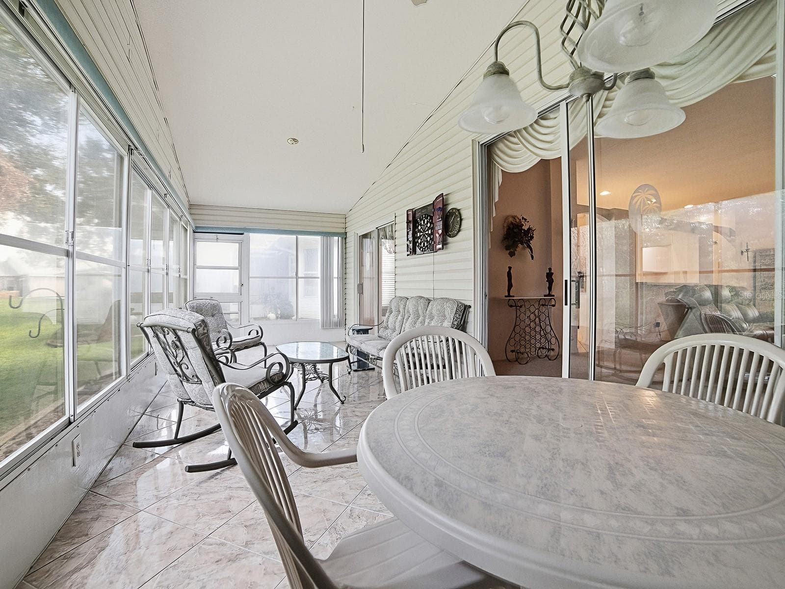 LOTS OF NATURAL LIGHT - 424 RANCHWOOD DR, LEESBURG