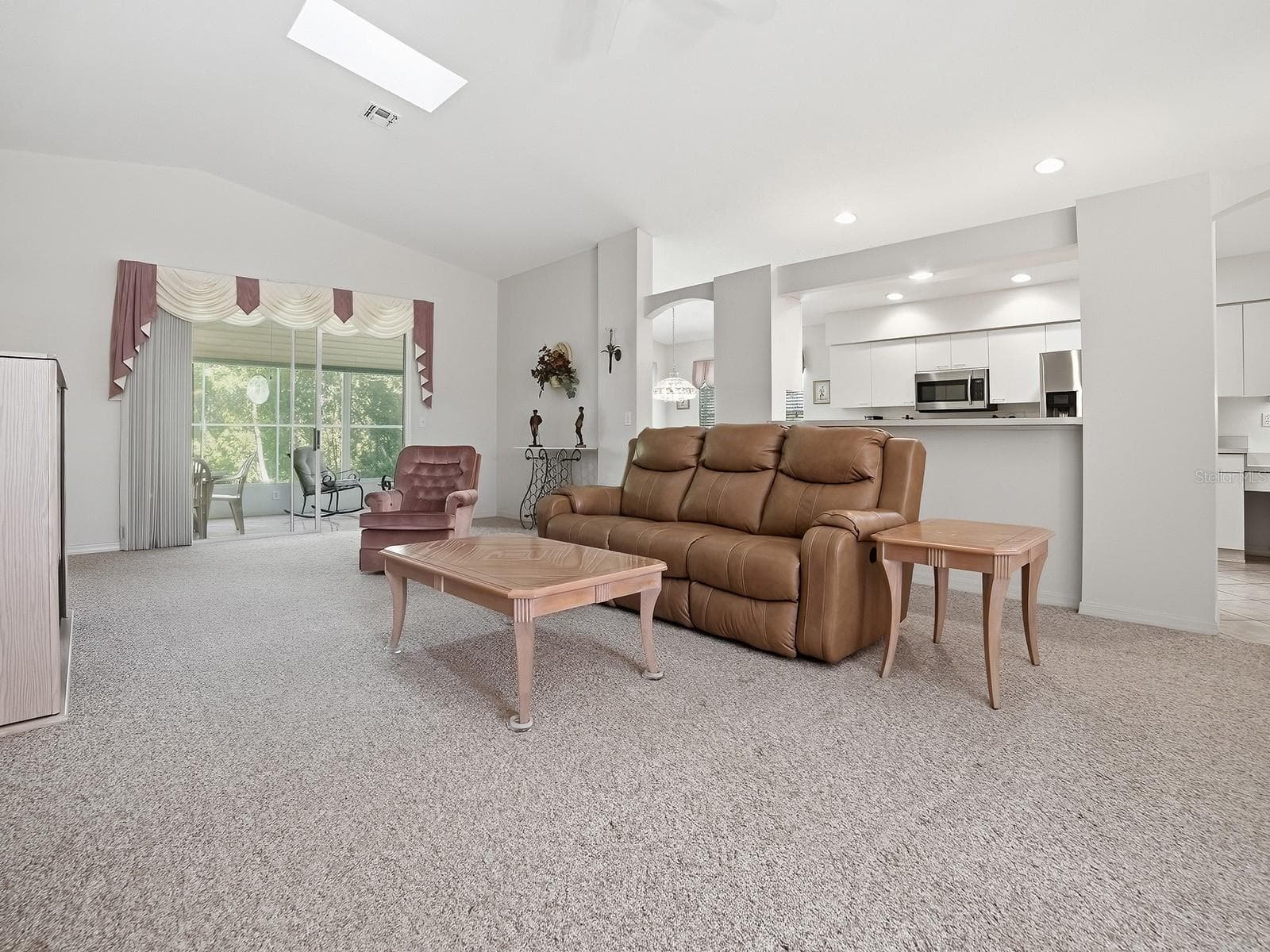 OPEN TO THE KITCHEN - 424 RANCHWOOD DR, LEESBURG