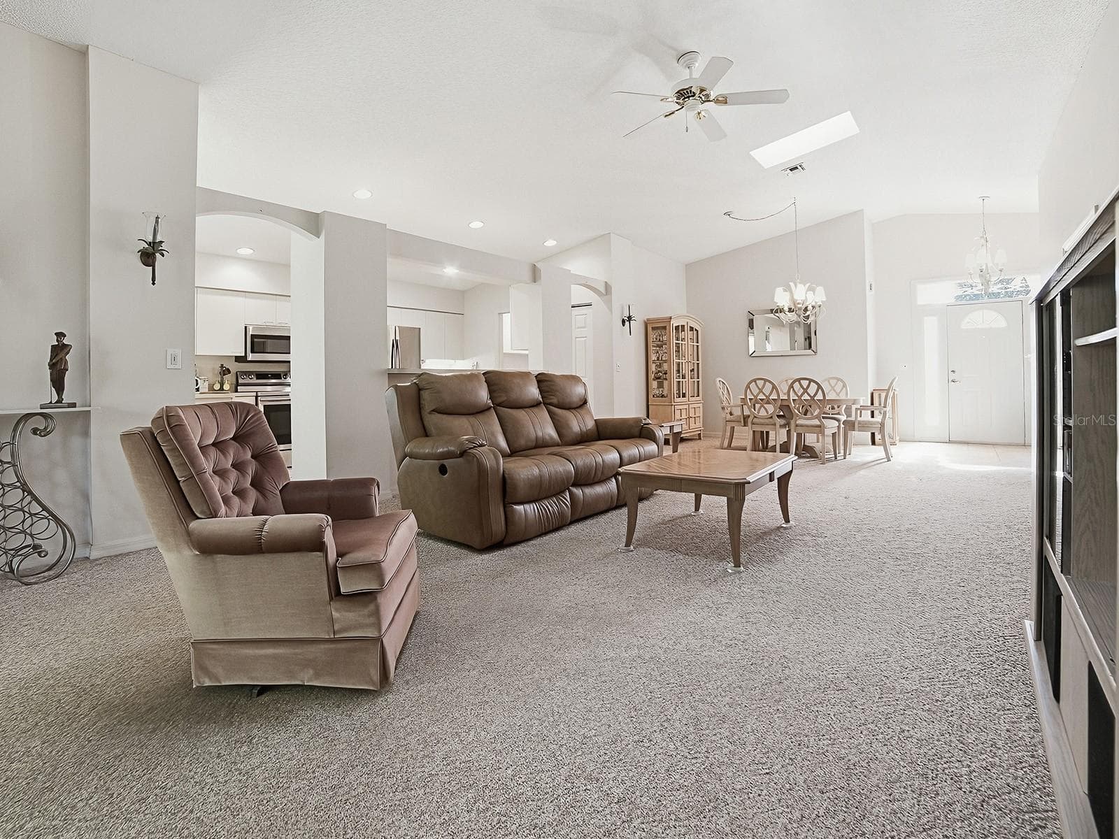 LOOKING BACK TOWARDS THE DINING AREA - 424 RANCHWOOD DR, LEESBURG
