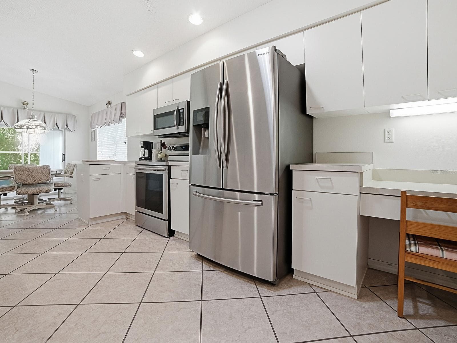 PLENTY OF CUPBOARDS - 424 RANCHWOOD DR, LEESBURG