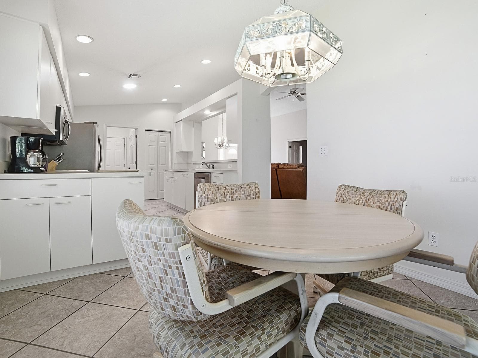 EAT IN AREA - 424 RANCHWOOD DR, LEESBURG