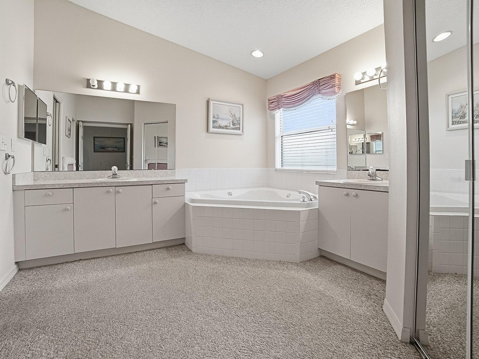 DUAL SINKS - 424 RANCHWOOD DR, LEESBURG