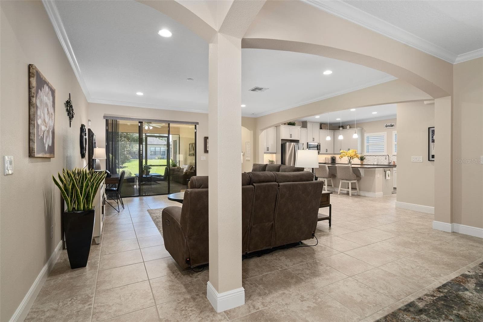 Open and Flowing floor plan with 9'-4" Ceilings and Crown molding. This is a great area for entertaining. - 2607 CLEMSON RIDGE CT, CLERMONT