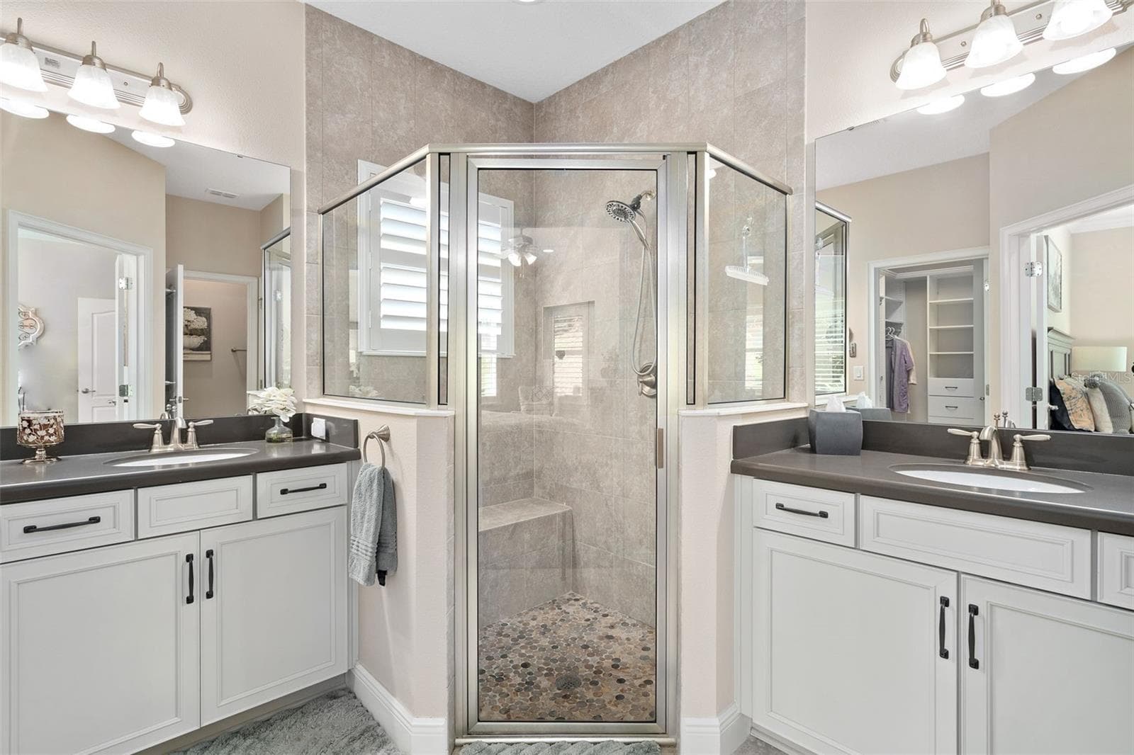 Primary En-Suite with Comfort Height split vanities. - 2607 CLEMSON RIDGE CT, CLERMONT