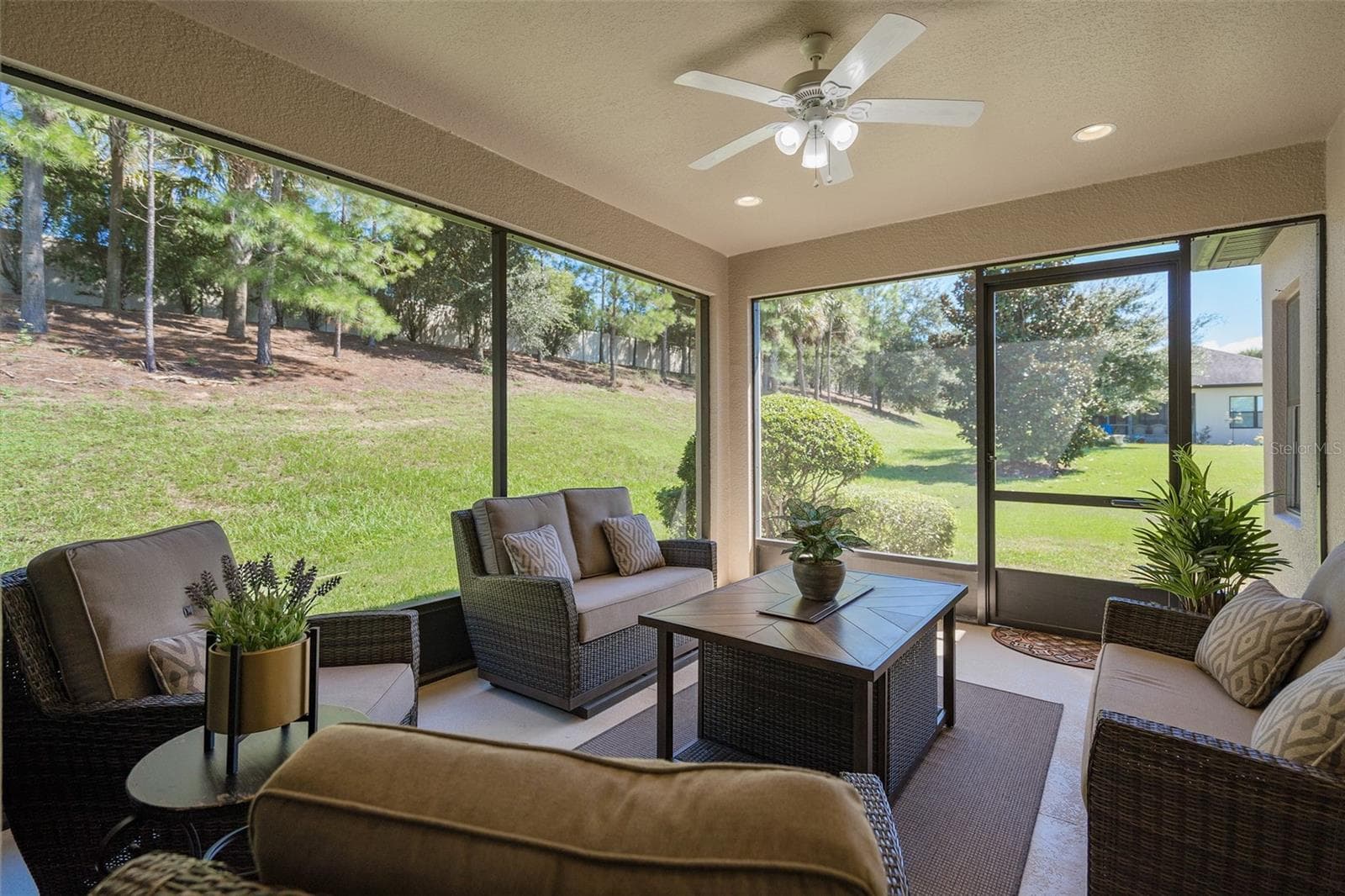 Enjoy the Screened Lanai with a great backyard - 2607 CLEMSON RIDGE CT, CLERMONT