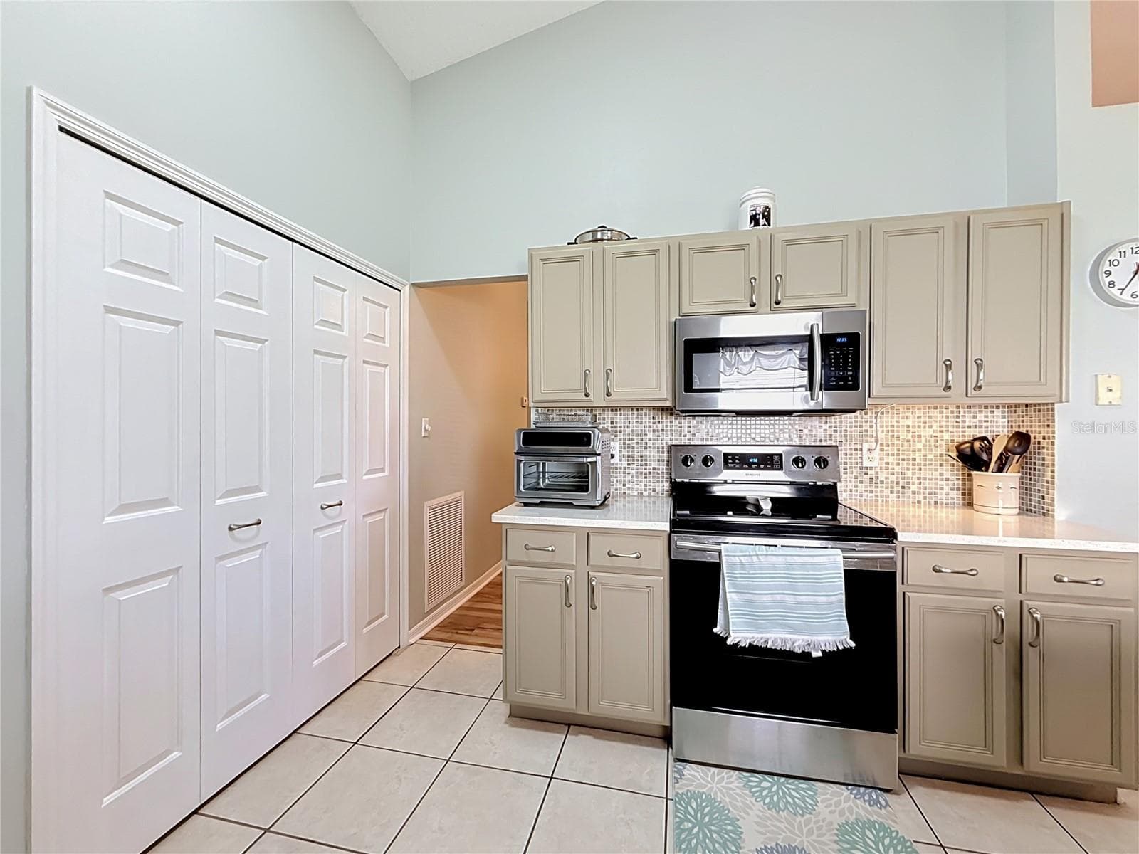 Single Family Residence at 4641 RIVER RIDGE DR, LEESBURG, photo 12 of 92