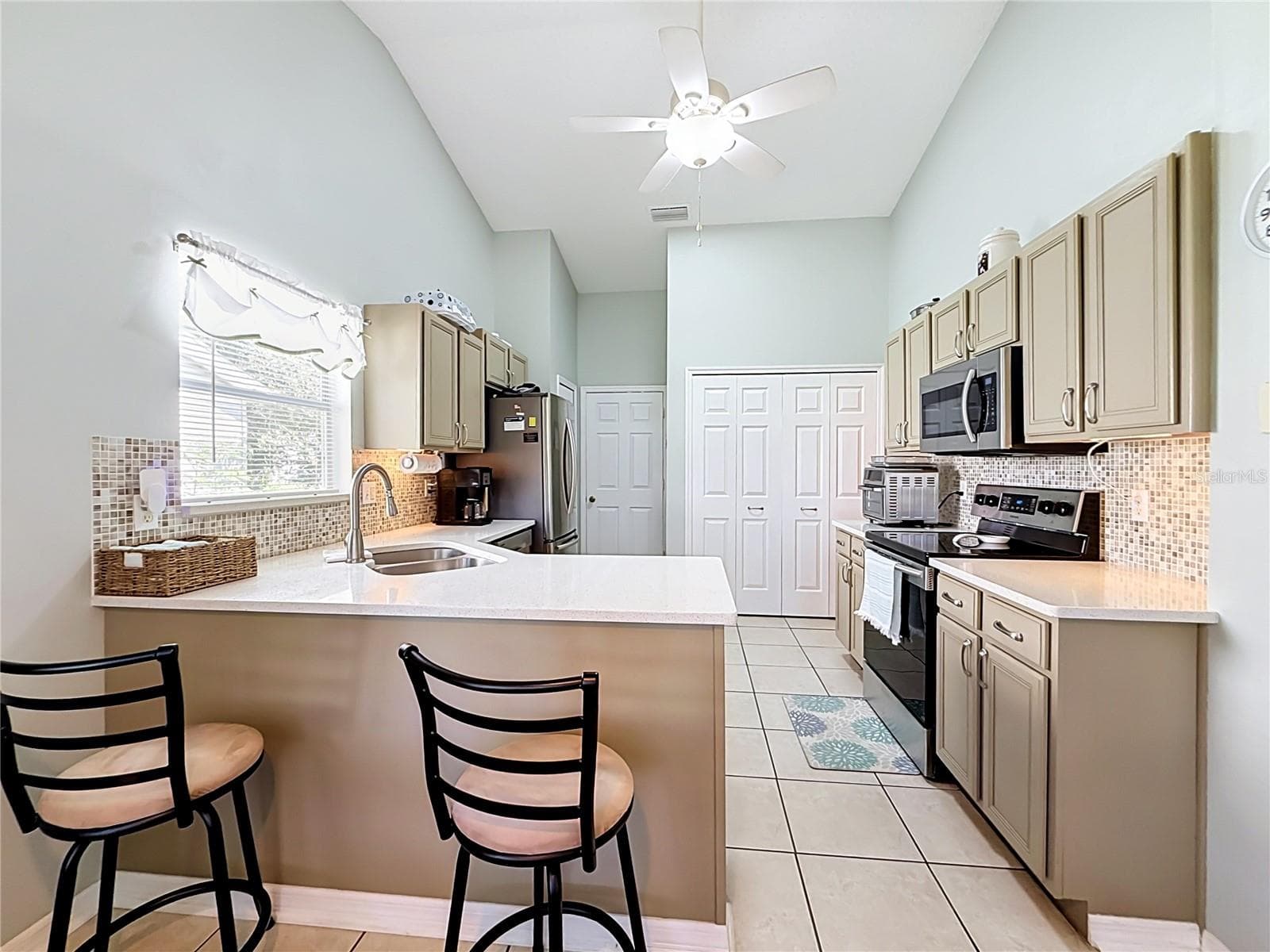 Single Family Residence at 4641 RIVER RIDGE DR, LEESBURG, photo 14 of 92