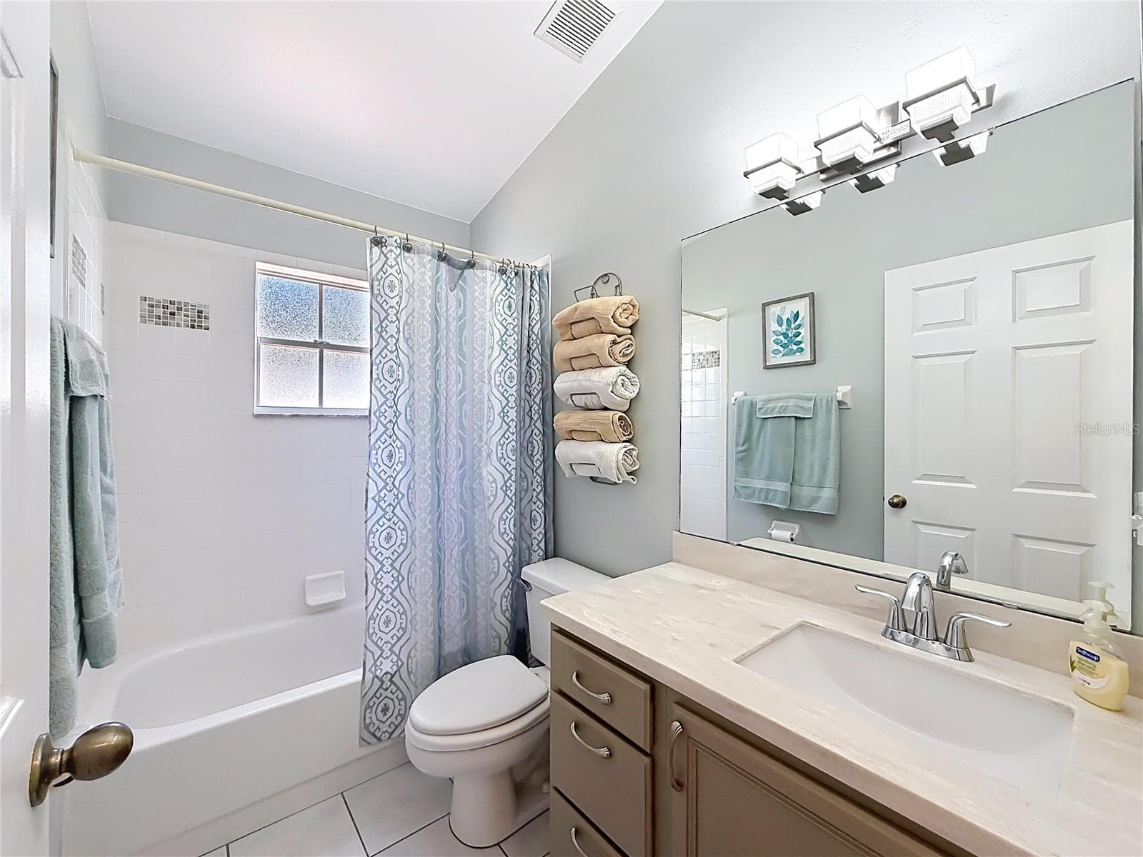 2nd Bath - 4641 RIVER RIDGE DR, LEESBURG