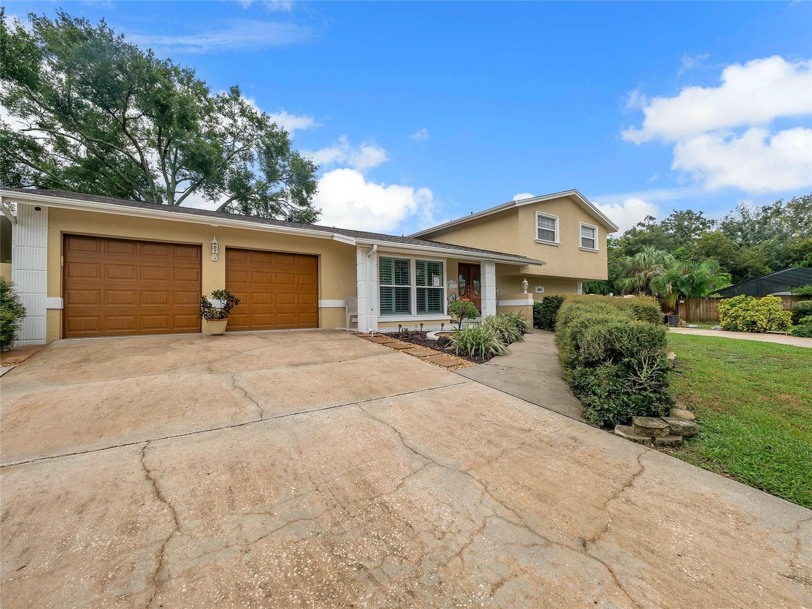 Single Family Residence at 8344 FOUNTAIN AVE, TAMPA, photo 6 of 54
