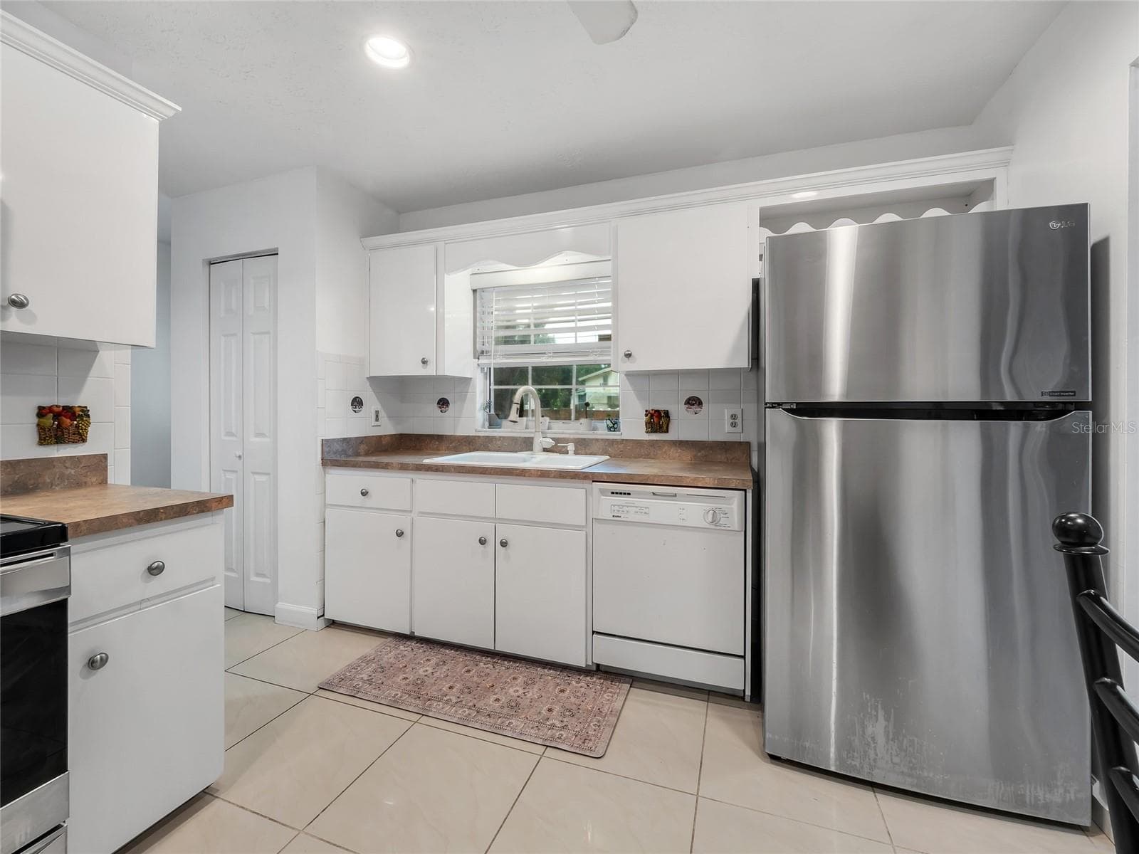 Single Family Residence at 8344 FOUNTAIN AVE, TAMPA, photo 7 of 54