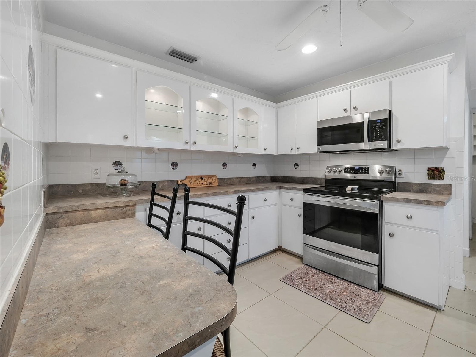 Single Family Residence at 8344 FOUNTAIN AVE, TAMPA, photo 8 of 54