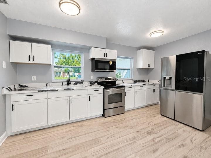 Single Family Residence at 1112 W HIAWATHA ST, TAMPA, photo 2 of 26