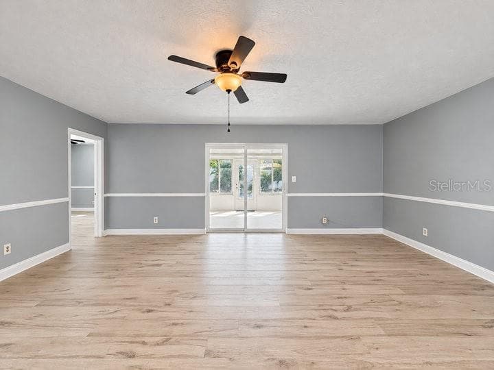 Single Family Residence at 1112 W HIAWATHA ST, TAMPA, photo 4 of 26
