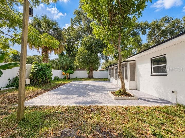 Single Family Residence at 1112 W HIAWATHA ST, TAMPA, photo 9 of 26